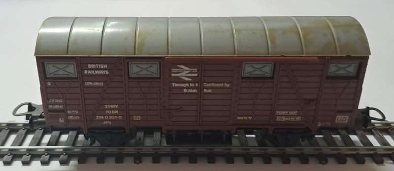 Model Trains 1:87 HO - 1 x Lima British Box Car with Lima couplers.