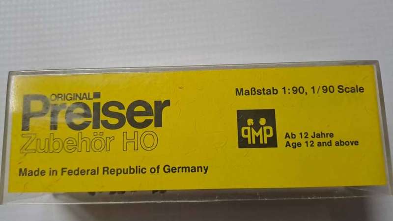 Model Trains HO - Preiser 2x Horses, wagon with load & figure