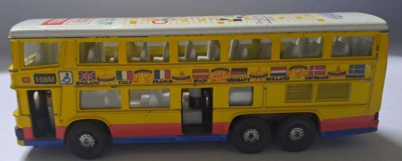 Cars - Tins Toy - Buss Europe Express with working doors