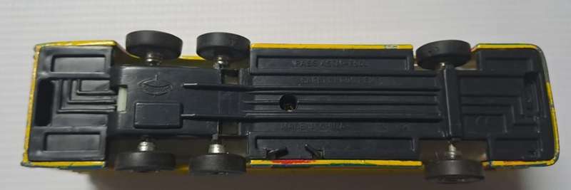 Cars - Tins Toy - Buss Europe Express with working doors
