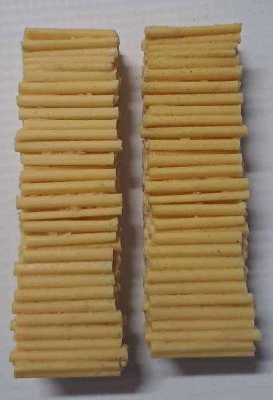 Model Trains HO 2 x Wood piles for Sawmill or flatbed (Unpainted)