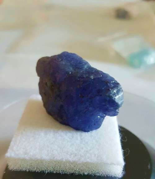 103.95CtsTANZANITE UNTREATED ROUGH 100% NATURAL VIOLET BLUE