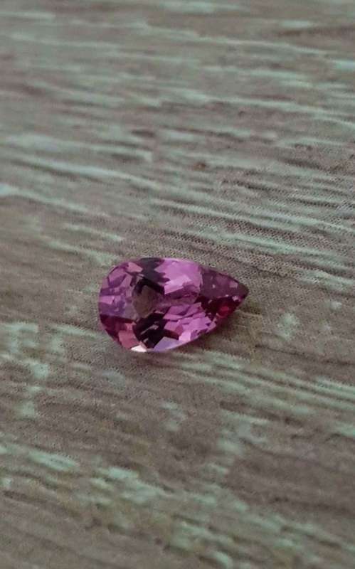 MALAYA GARNET 0.98cts STUNNING !! NATURAL RASPBERRY PINK