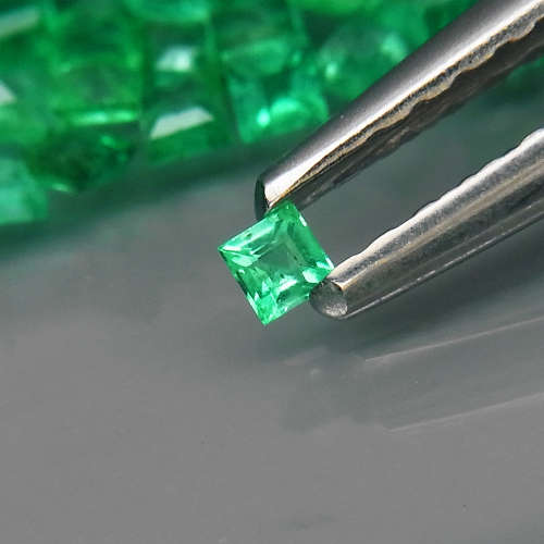 Green Columbian Emerald 1Pcs/0.021Ct. Square 1.5mm. Natural