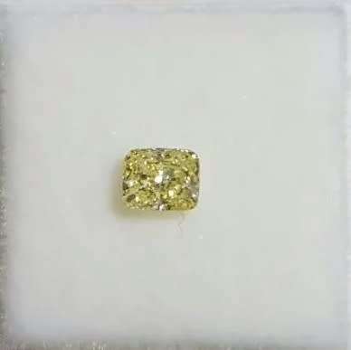 0.80Cts DIAMONDS SPARKLING VIVID YELLOW Cushion Cut "Certified"