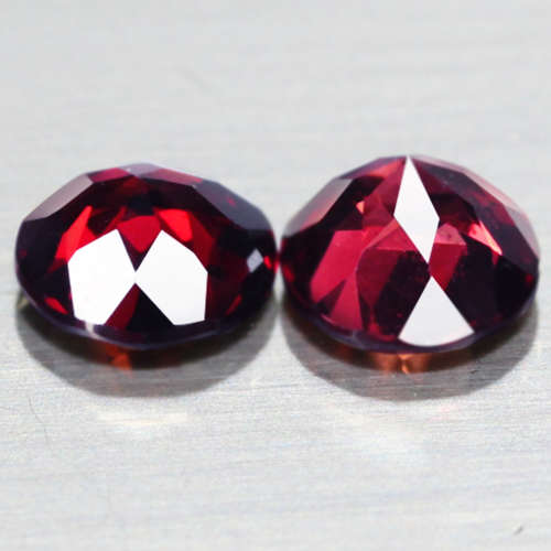1.10Ct.    Rhodolite Garnet Round **Top Red**