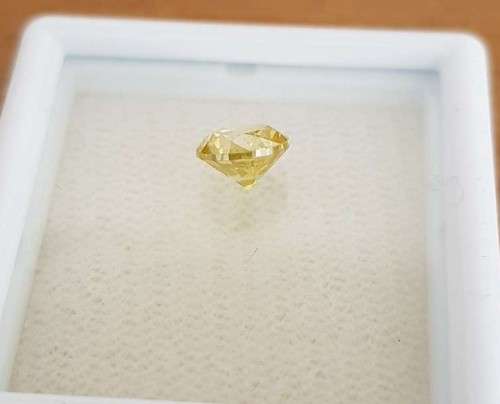 0.73Cts DIAMOND ROUND CUT SI1 VIVID YELLOW `CERTIFIED` SPARKLING  COLOR NATURAL