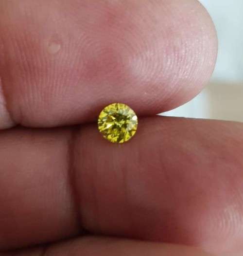 0.47Cts  **CERTIFIED** ROUND DIAMOND  VIVID YELLOW NATURAL