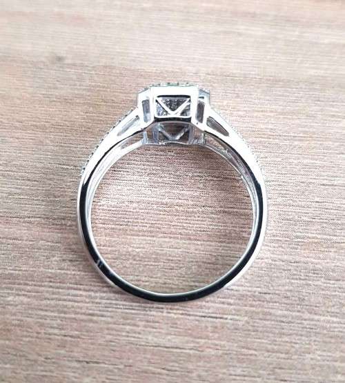 0.300ct DIAMOND RING  ROUND CUT DIAMONDS  WHITE GOLD **GORGEOUS **