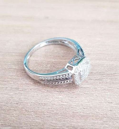0.300ct DIAMOND RING  ROUND CUT DIAMONDS  WHITE GOLD **GORGEOUS **