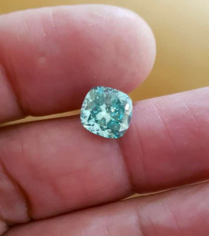2.36ct MOISSANITE  **ICE GREEN** CUSHION VVS1  COLOUR  LOOSE GEM
