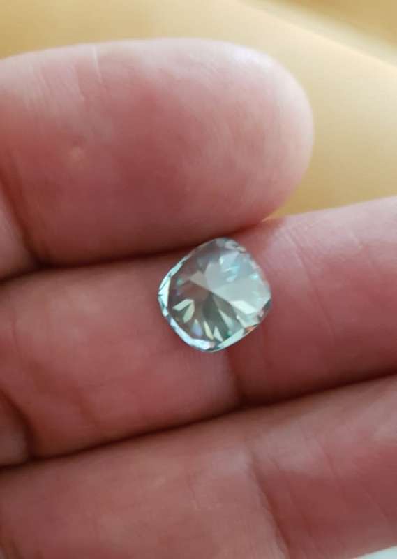 2.36ct MOISSANITE  **ICE GREEN** CUSHION VVS1  COLOUR  LOOSE GEM