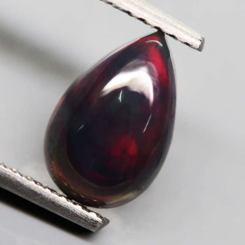 0.80Ct. Opal Cabochon **Reddish** Glittering 3D! Ethiopian Natural