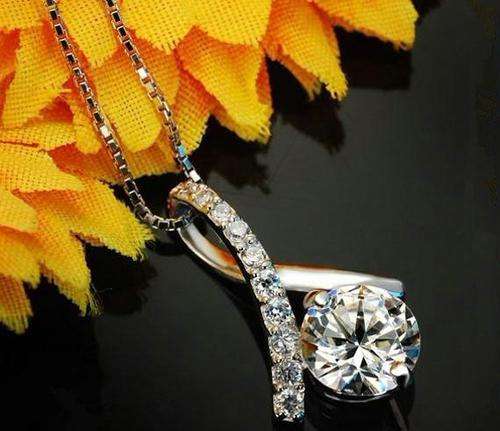 2ct Diamond Pendant 18K gold plated tiny&bling Diamond inlay Elegant Design