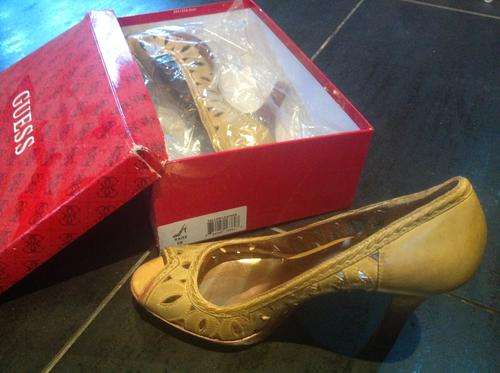 GUESS Yellow Leather Shoes SA Size 6 (US()