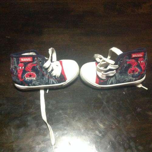 SPIDERMAN SNEAKERS SIZE UK4