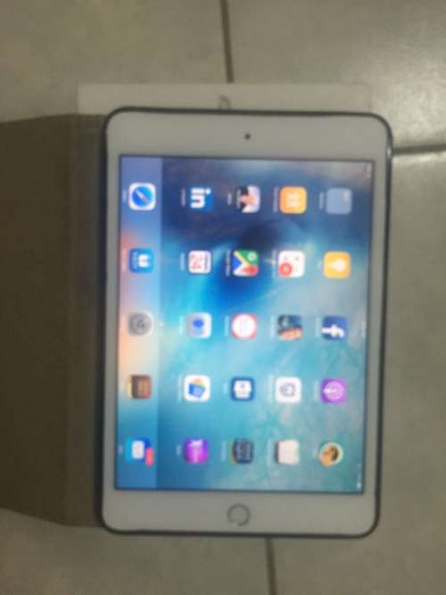 ORIGINAL APPLE IPAD MINI4 16 GB SILVER WIFI ONLY STILL UNDER WARRANTY UNTIL 2017