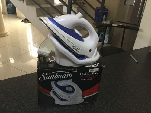 SUNBEAM CORDLESS STEAM IRON
