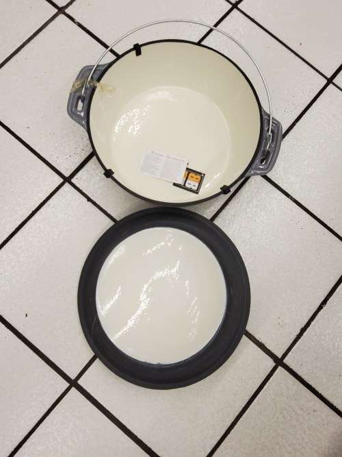 CAST IRON POT WITH ENAMEL COATING 30 CM
