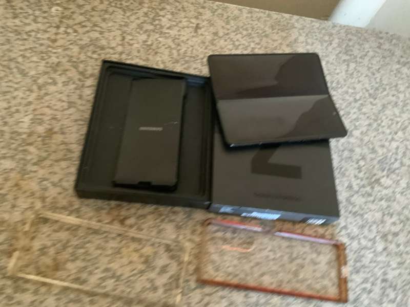 SAMSUNG  ZFOLD 3 DUAL SIM 256GB BLACK in the box