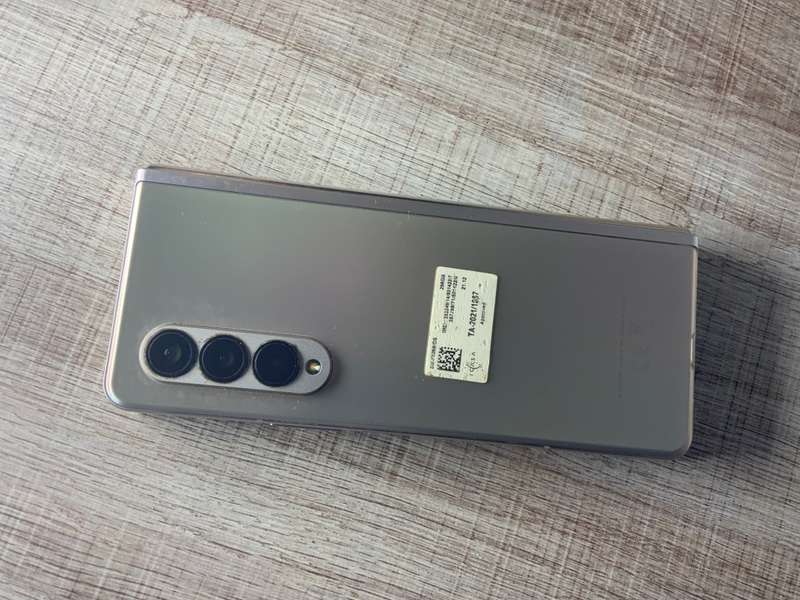 SAMSUNG ZFOLD 3 DUAL SIM 256 GB..SILVER but read before you bid.