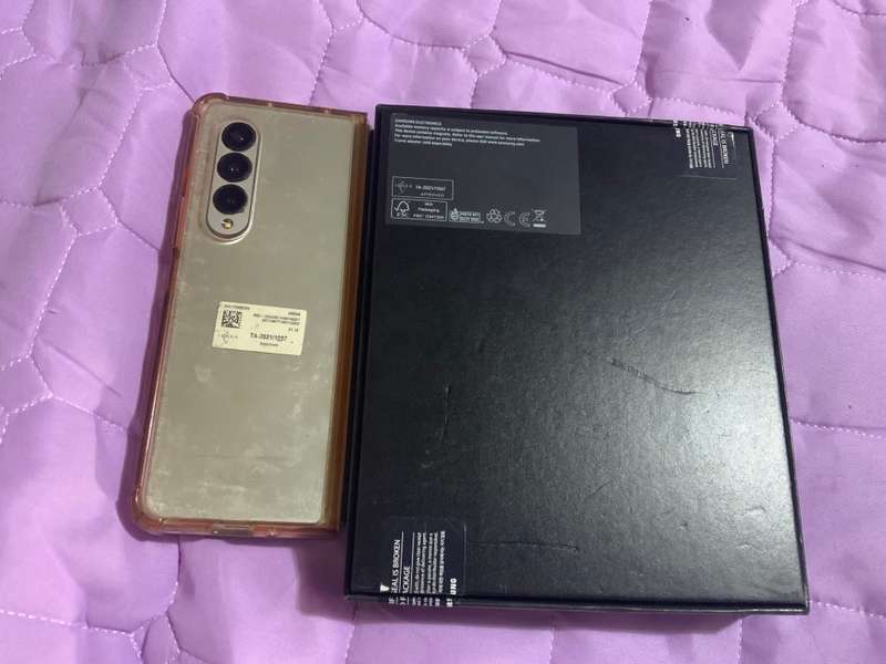SAMSUNG ZFOLD 3 DUAL SIM 256 GB..SILVER but read before you bid.