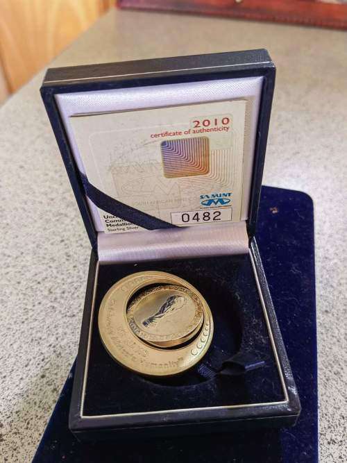 FIFA Silver Rotating Medallion - Silver R2 1oz - Mintage 456