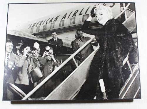 Marilyn Monroe - Arrival at the airport
