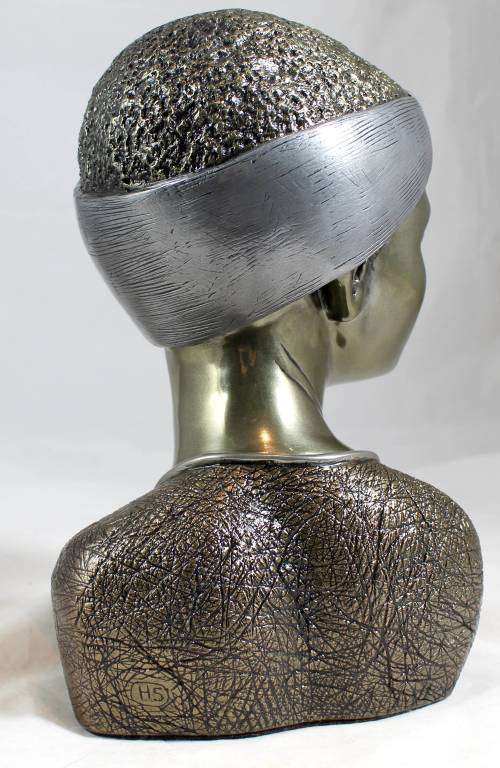 Casper Darare -  Basotho girl with scarf - Cold casting - Magnificent!! Bid now! *Free courier