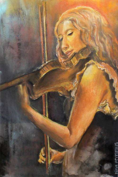 Nina Erasmus - Lady playing a violin