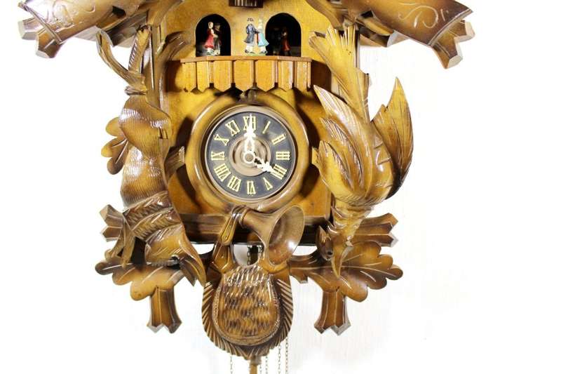 Vintage Black Forest Cuckoo clock - West German movement - Dancing couples - Stunning!! Bid now!!