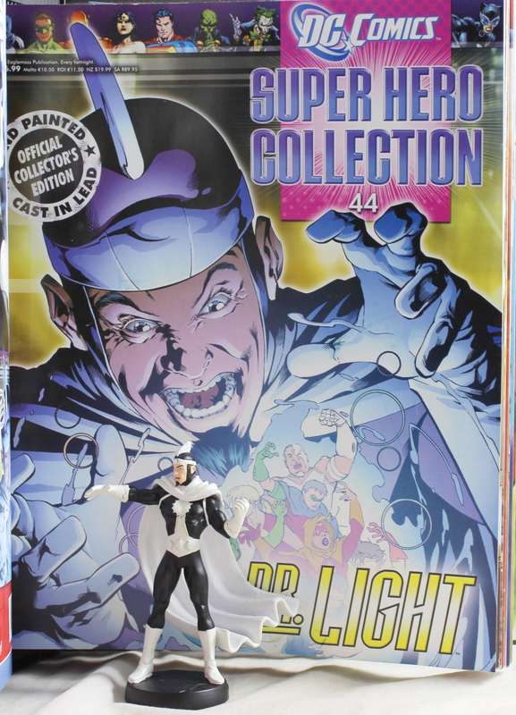 DC comics - lead, hand painted figurine with book - Doctor Light #44