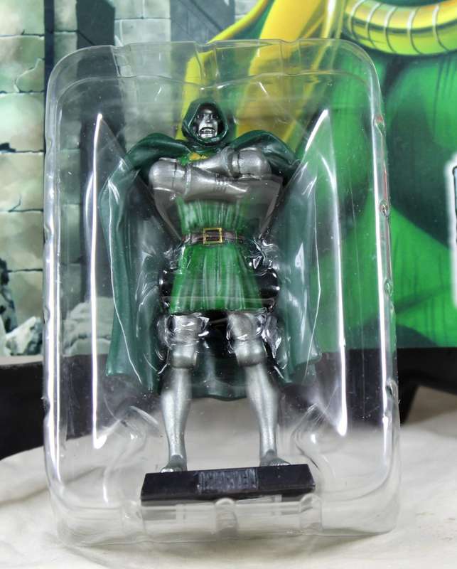 Classic Marvel - action figure and book - Doctor Doom