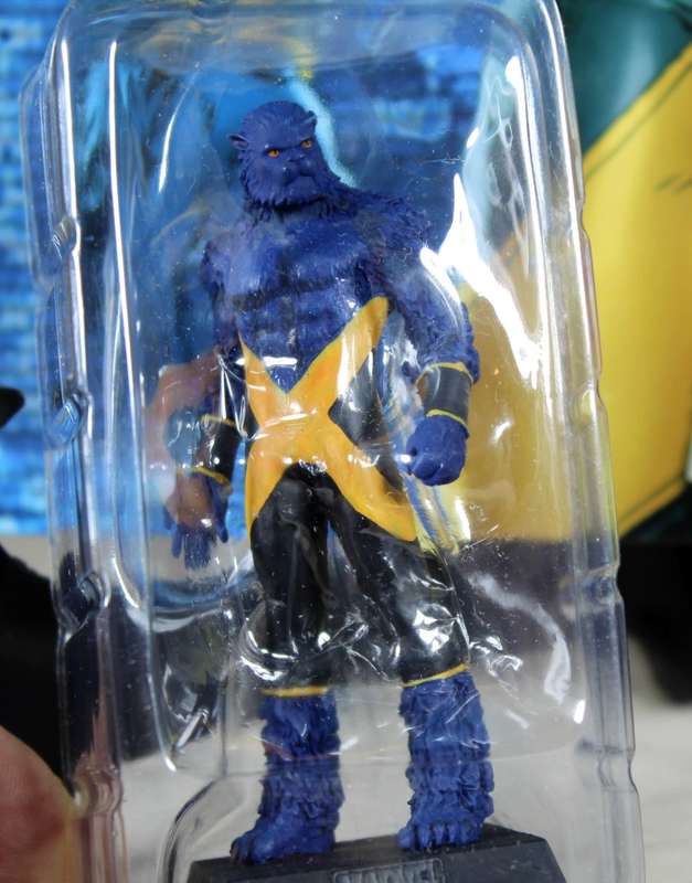 Classic Marvel - Action Figure and Book - The Beast #16