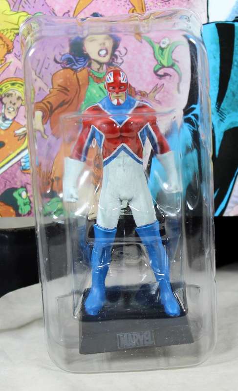 Classic Marvel - Action Figure and Book - Captain Britain #21