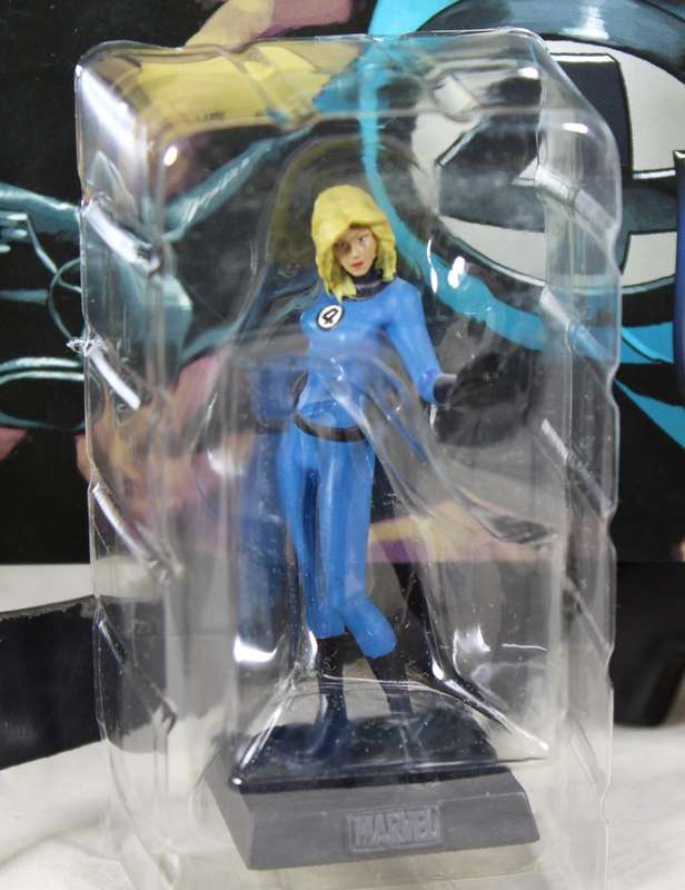 Classic Marvel - action figure and book - Invisible Woman