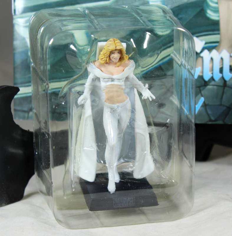 Classic Marvel - action figure and book - Emma Frost