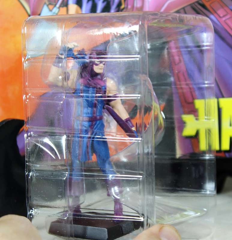 Classic Marvel - action figure and book - Hawkeye