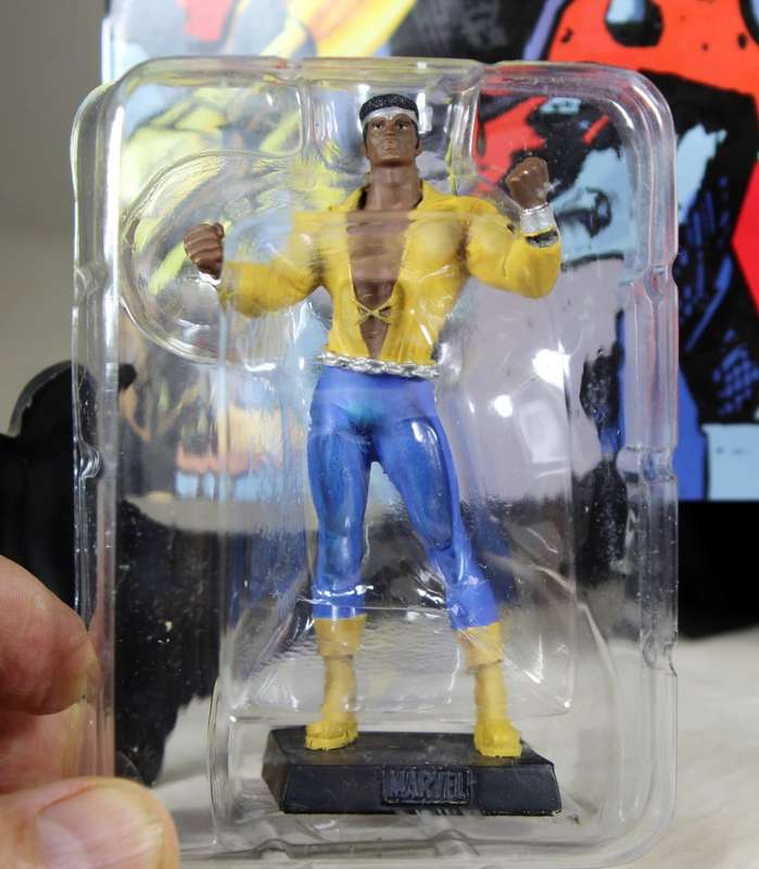 Classic Marvel - action figure and book - Luke Cage