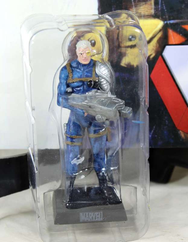 Classic Marvel - action figure and book - Cable