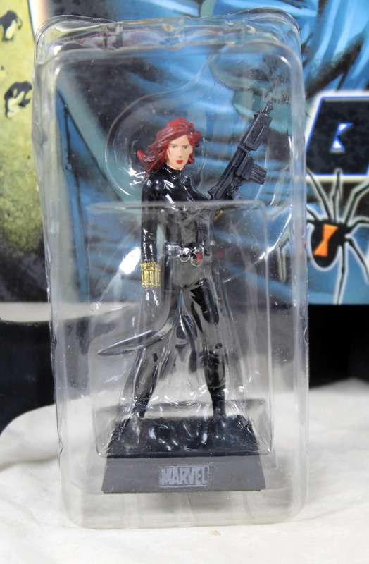 Classic Marvel - Action Figure and Book - Black Widow #72