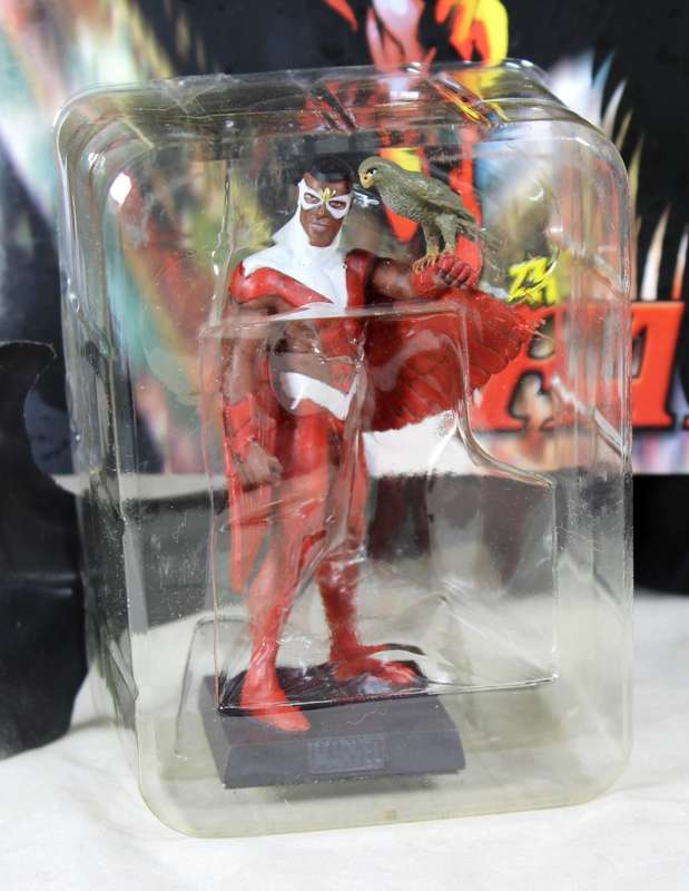 Classic Marvel - Action Figure and Book - Falcon with Redwing #75