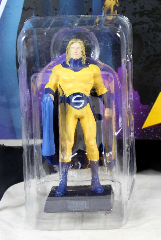 Classic Marvel - Action Figure and Book - The Sentry #77