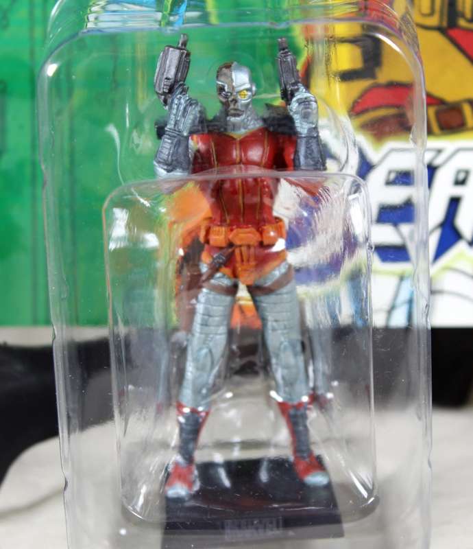 Classic Marvel - action figure and book - Deathlok