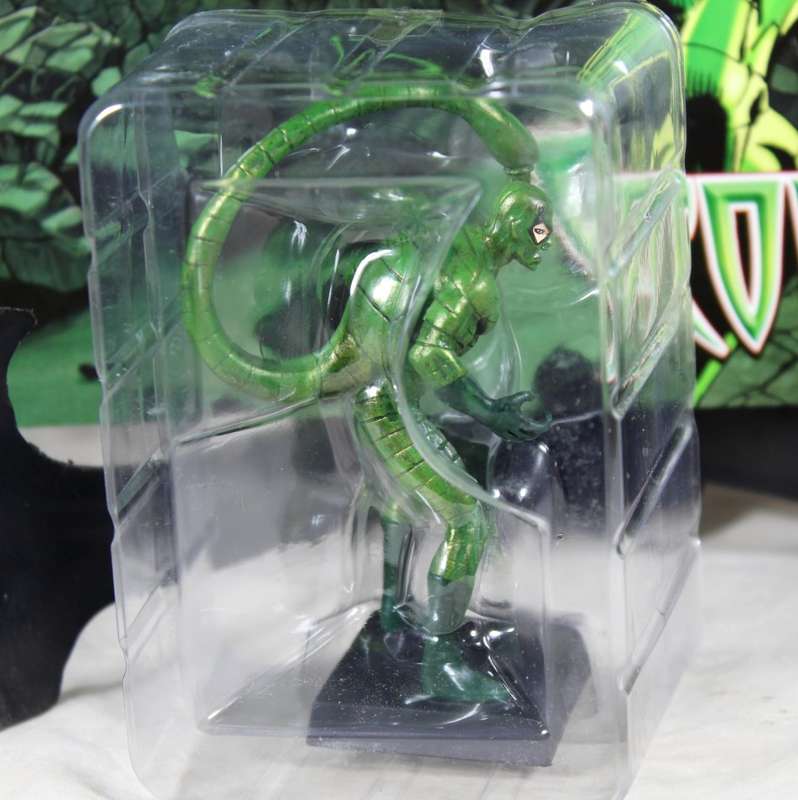 Classic Marvel - action figure and book - Scorpion