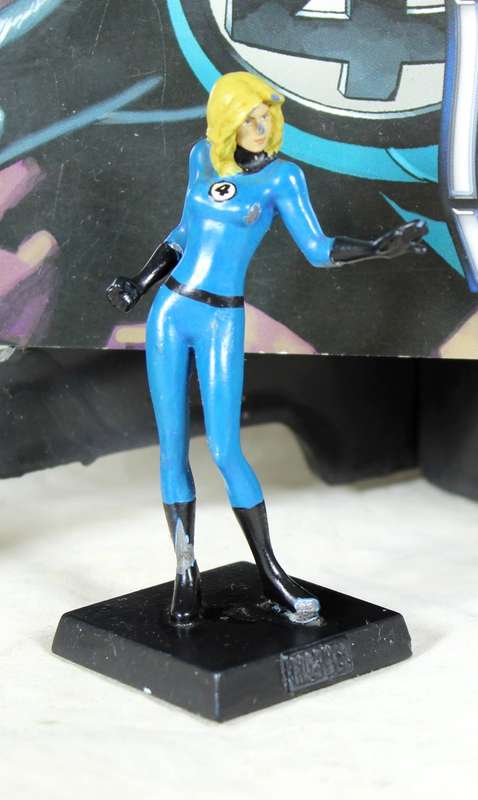 Classic Marvel Collection - Lead, Hand Painted Figurine with Book - Invisible Woman - #41