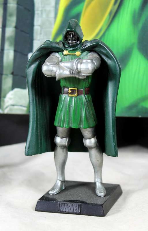 Classic Marvel - action figure and book - Doctor Doom