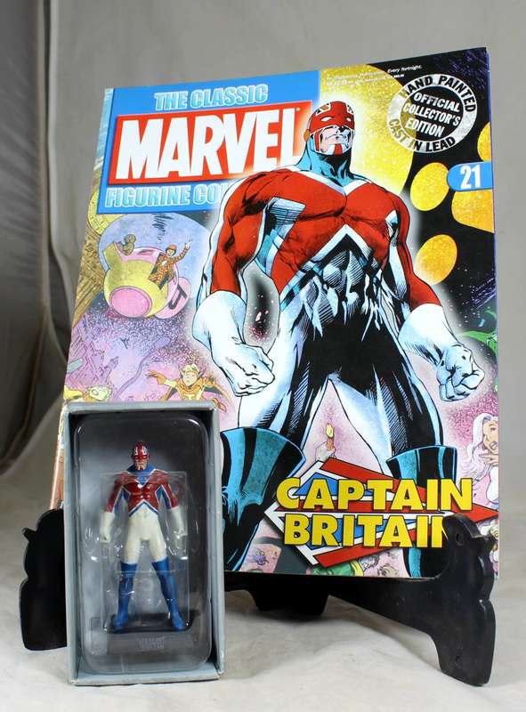 Classic Marvel - Action Figure and Book - Captain Britain - Issue #21