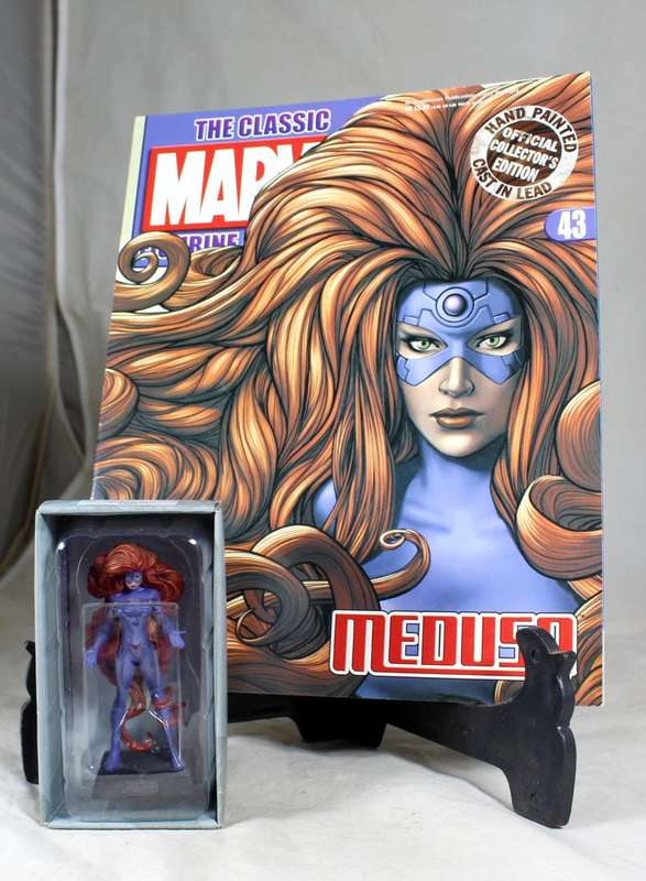 Classic Marvel - action figure and book - Medusa