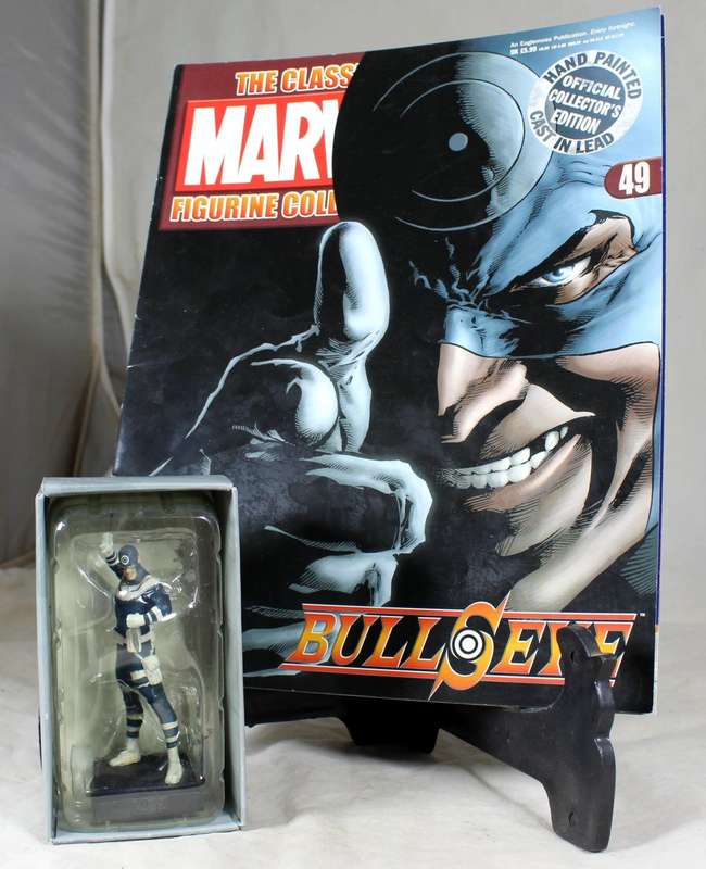 Classic Marvel - action figure and book - Bullseye